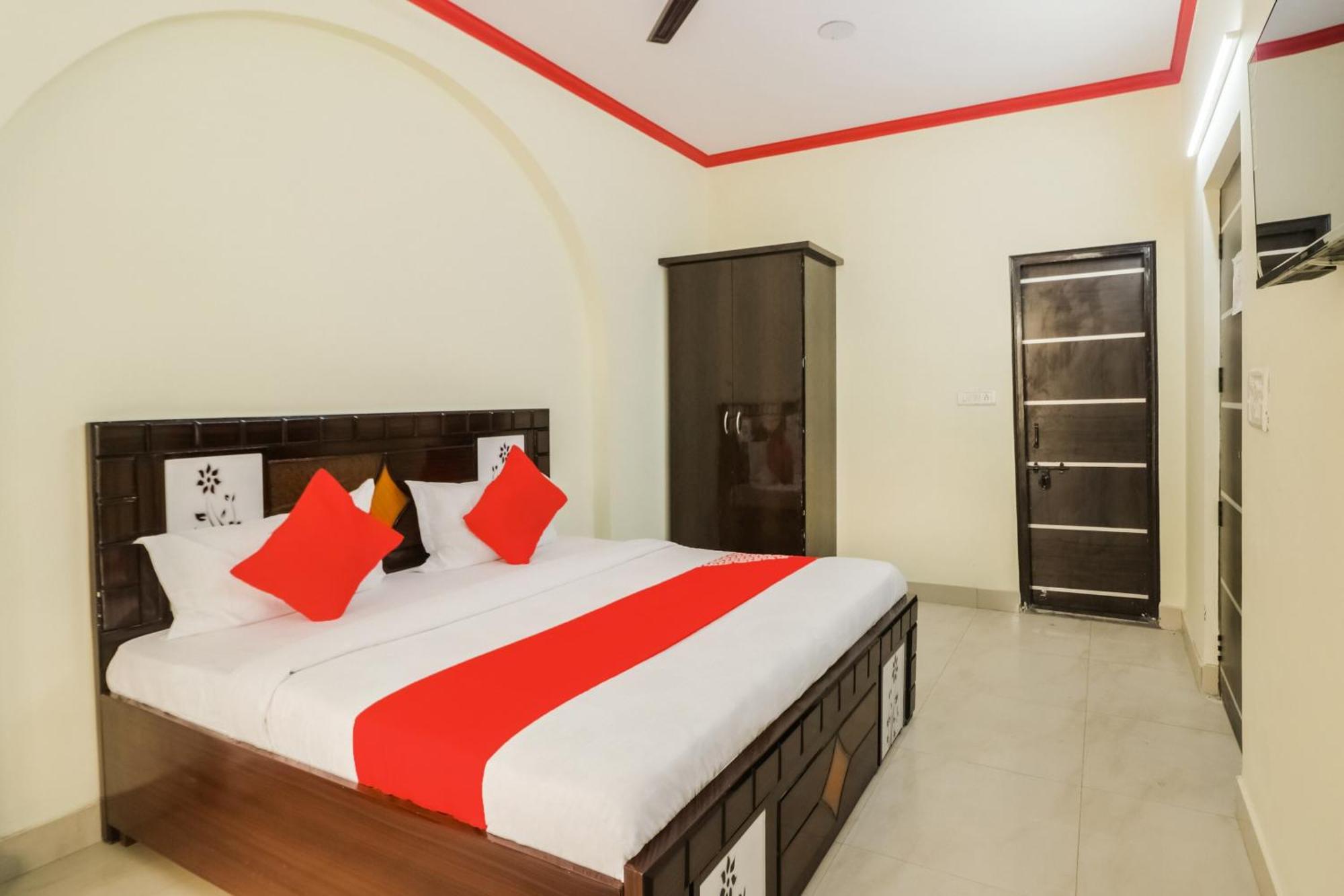 Golden Bridge Hotel New Delhi Ngoại thất bức ảnh