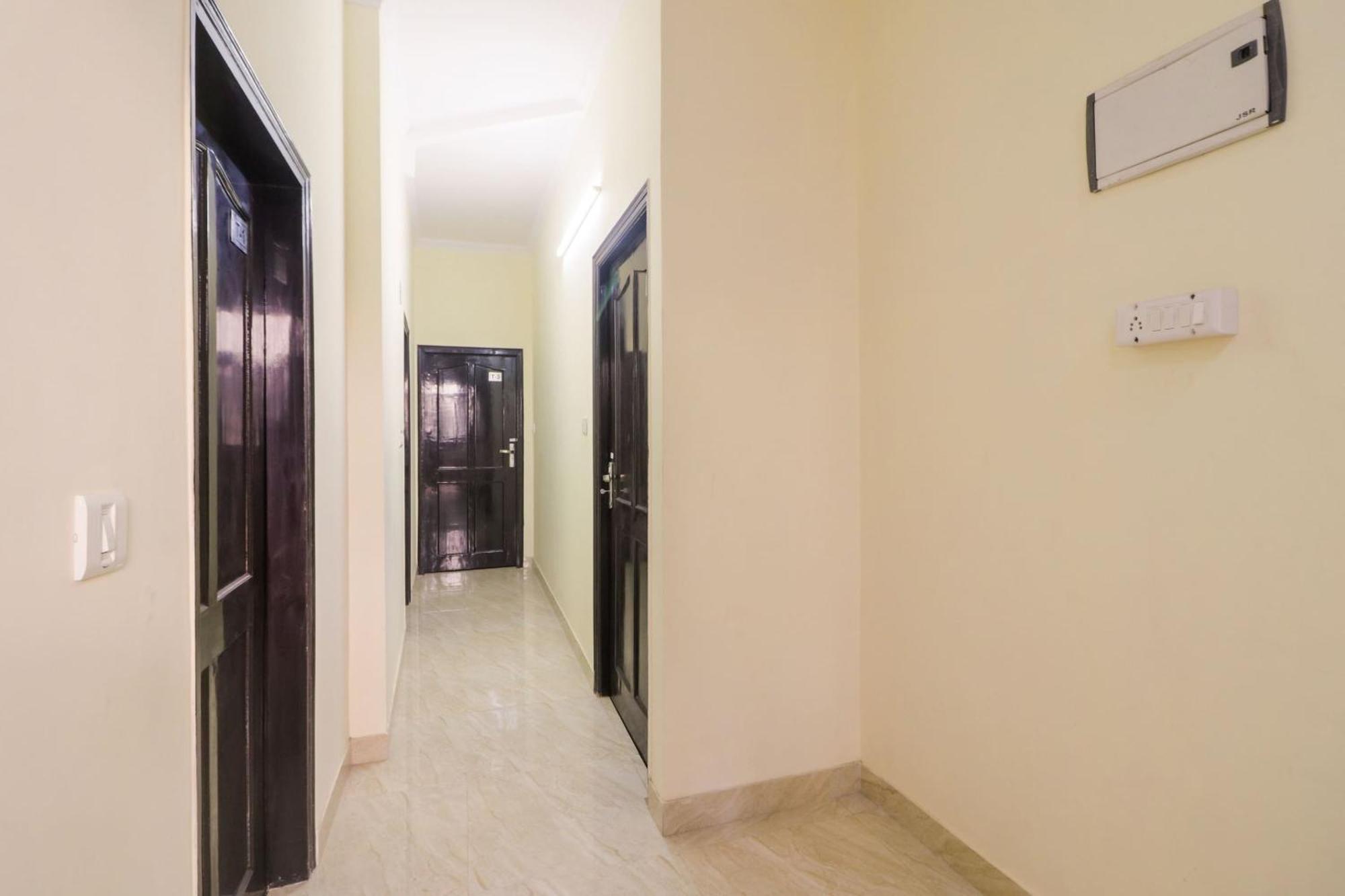 Golden Bridge Hotel New Delhi Ngoại thất bức ảnh