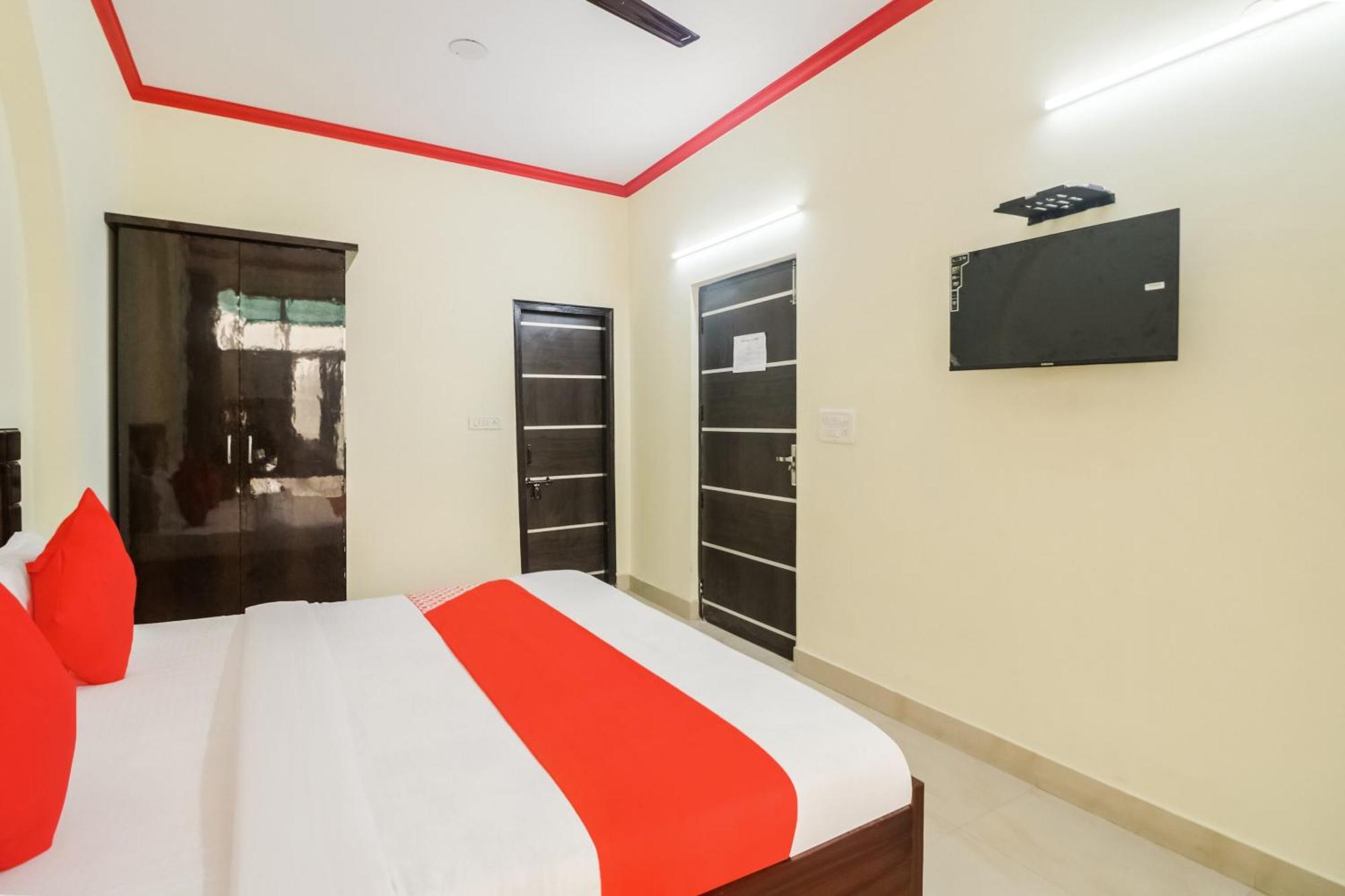 Golden Bridge Hotel New Delhi Ngoại thất bức ảnh