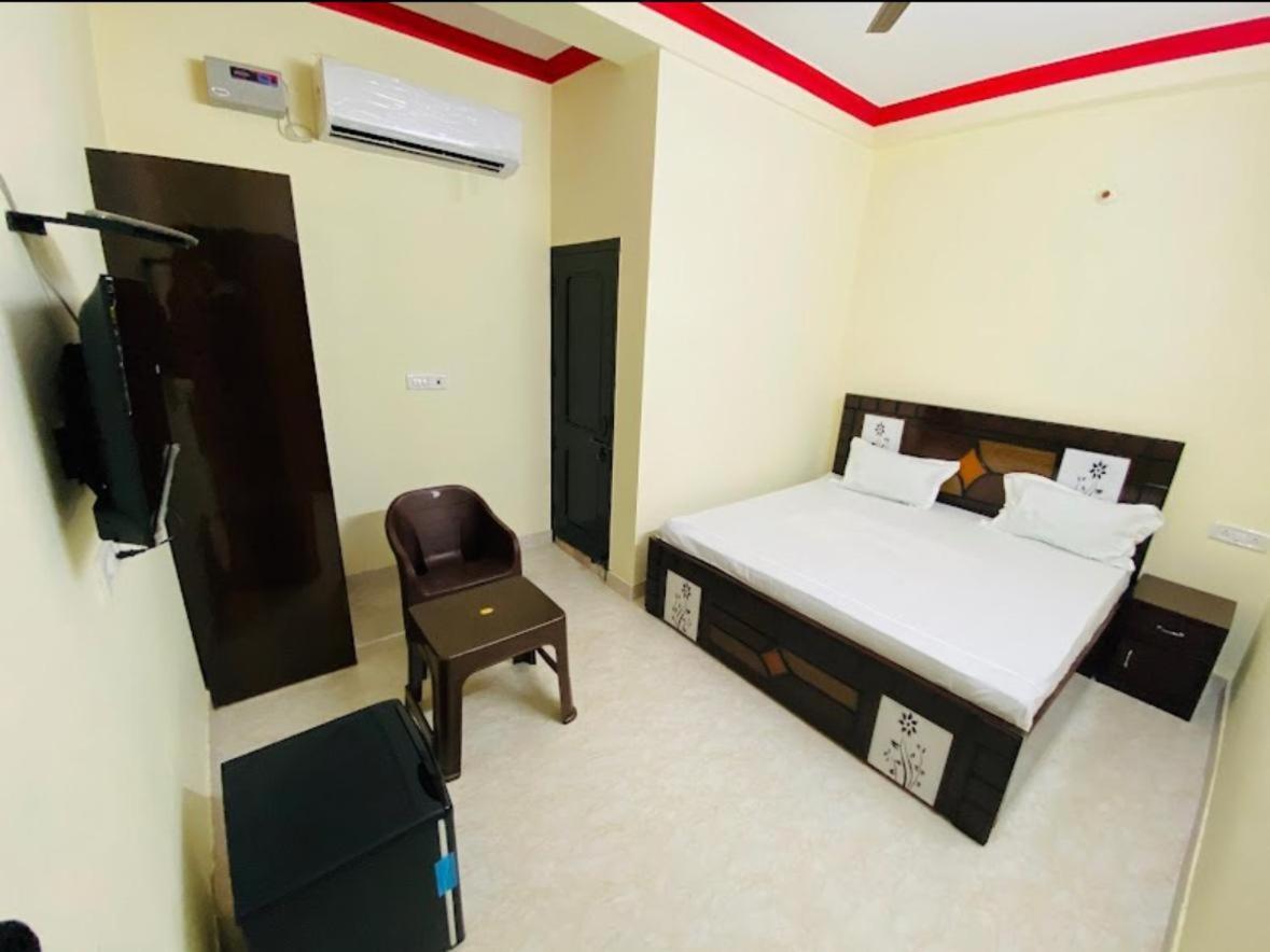 Golden Bridge Hotel New Delhi Ngoại thất bức ảnh