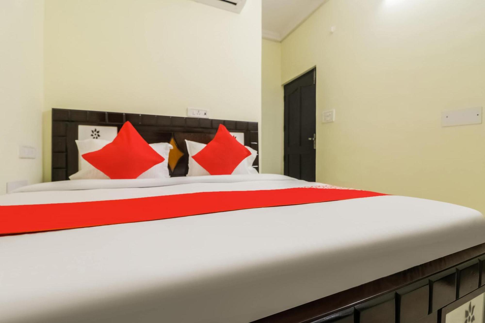 Golden Bridge Hotel New Delhi Ngoại thất bức ảnh